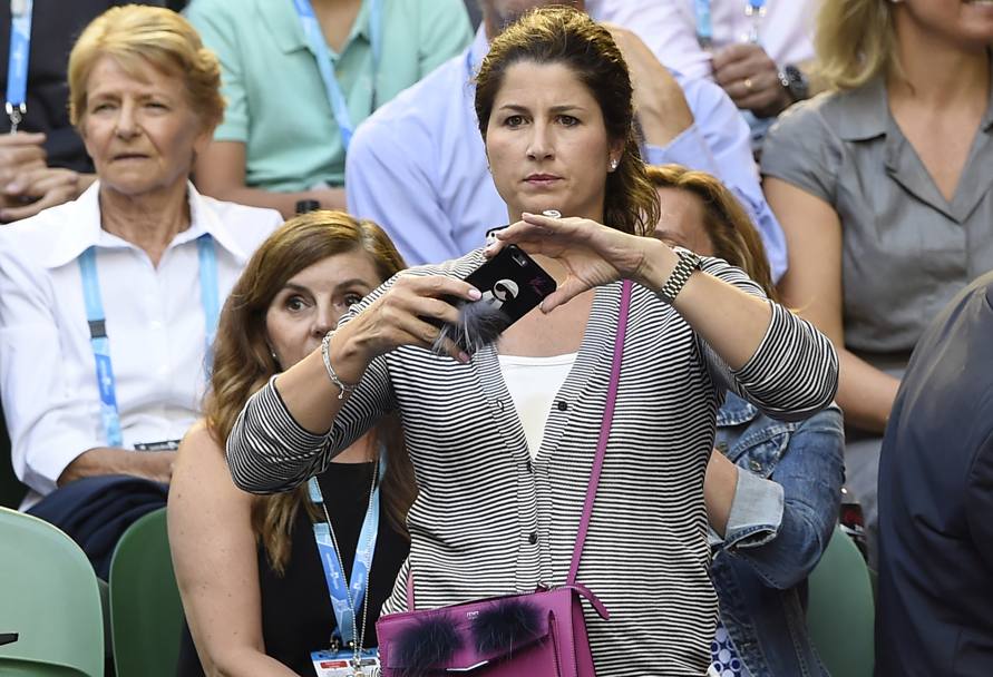 Mirka Federer segue con attenzione la gara del marito (Ap)